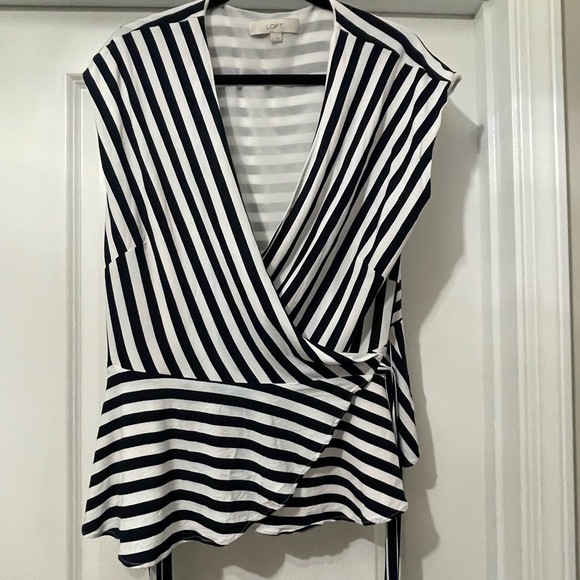 LOFT Tops - Preplum wrap top